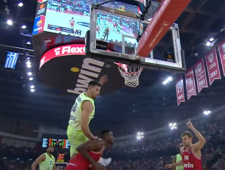 Υπόκλιση της Μπαρτσελόνα στον Ολυμπιακό&nbsp;(highlights)