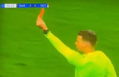 Η UEFA δικαίωσε τον διαιτητή Σνάιντερ για τις αποφάσεις του στον αγώνα του&nbsp;Ολυμπιακού